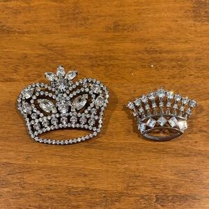 Set of 2 Elegant Silver Crown Brooch Set